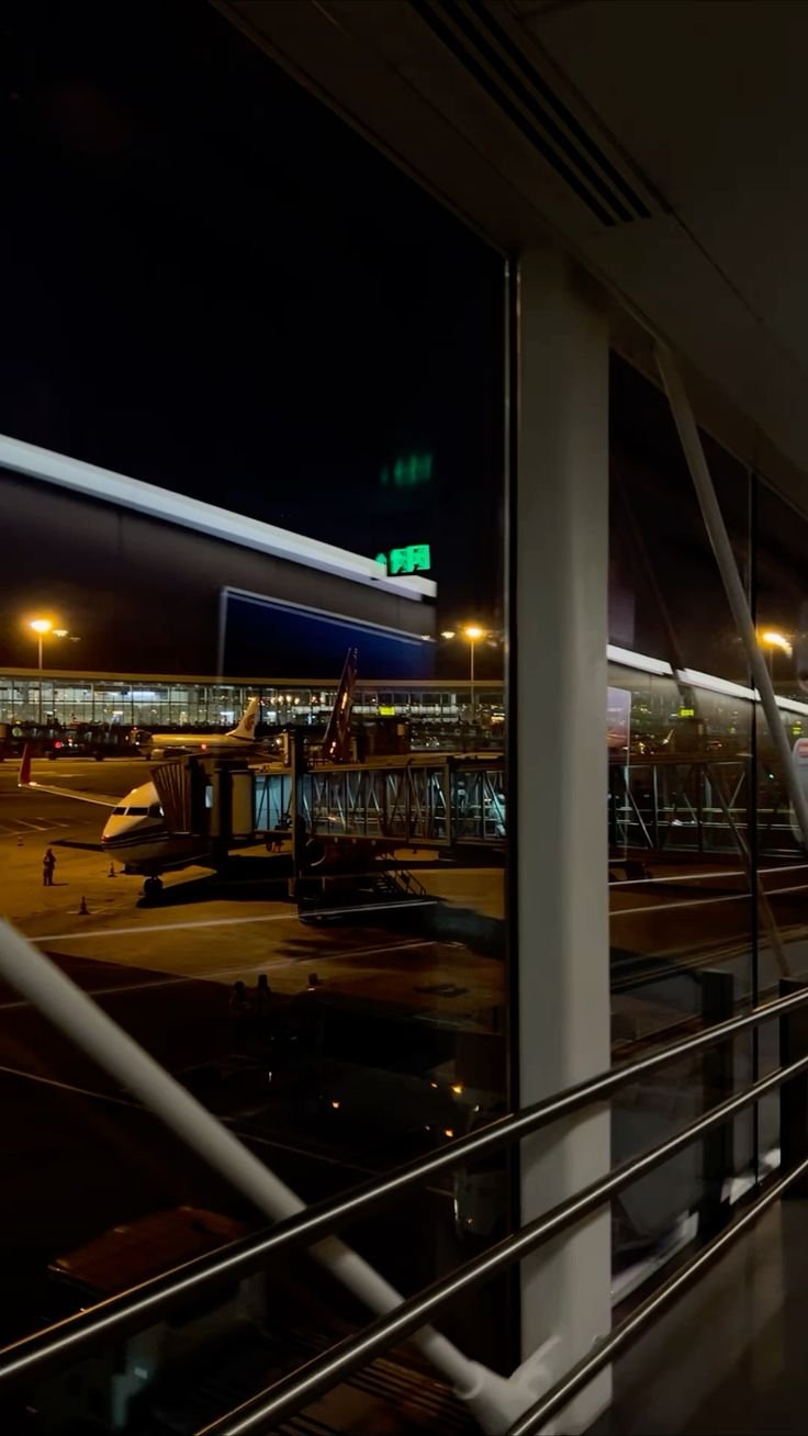 aeroporto iluminacao noturna